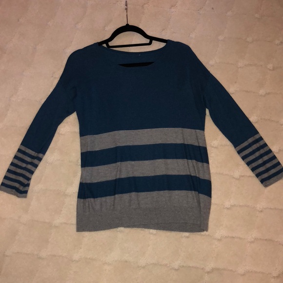 Color Block Sweater - Picture 2 of 4